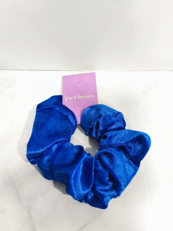 Σατέν Scrunchie Μαλλιών – Μπλε Ηλεκτρίκ | Perloom Κωνσταντίνα