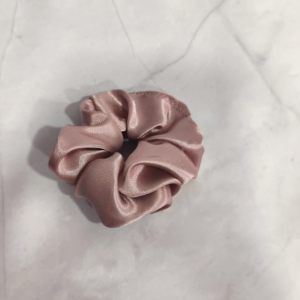 Mini Σατέν Scrunchie Μαλλιών – Σάπιο Μήλο
