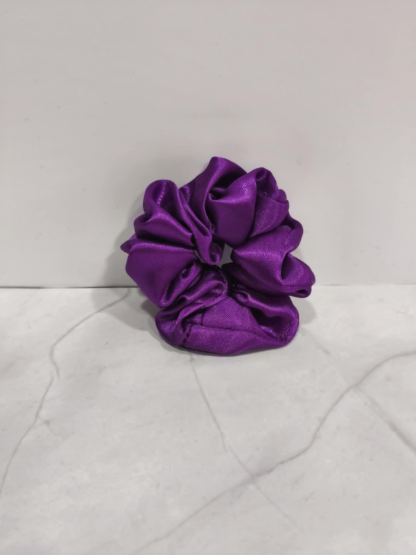 Mini Σατέν Scrunchie Μαλλιών – Μωβ