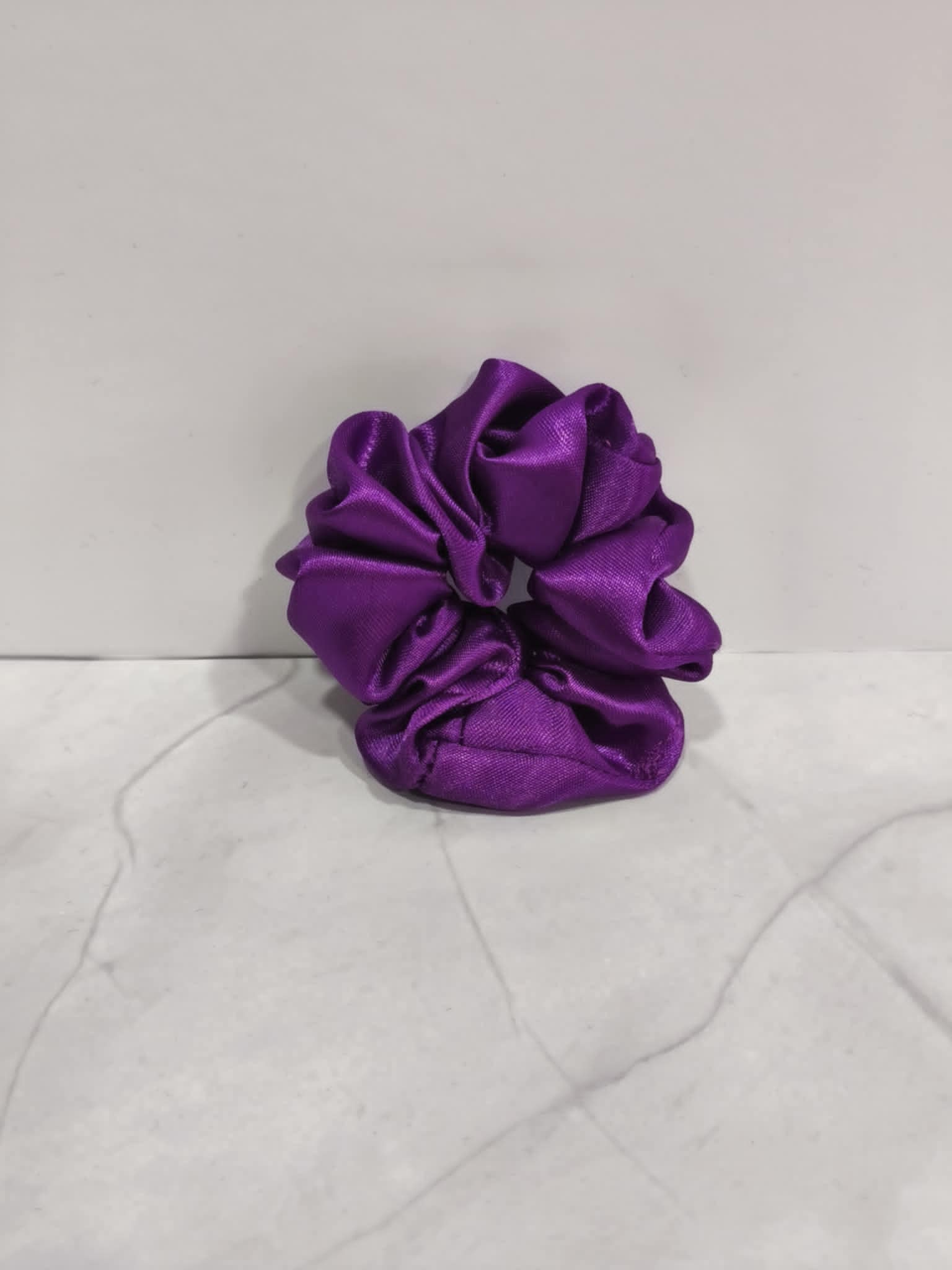 Mini Σατέν Scrunchie Μαλλιών – Μωβ