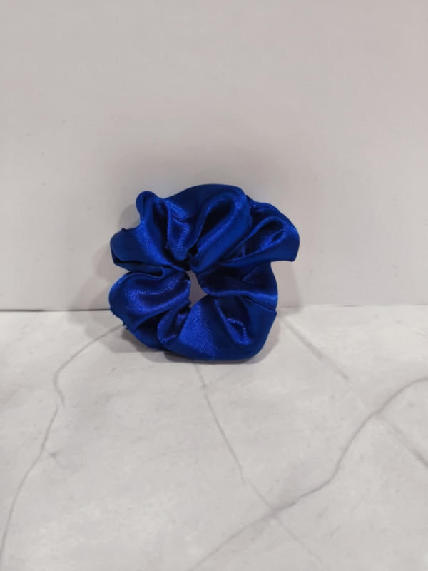 Mini Σατέν Scrunchie Μαλλιών – Μπλε Ρουά