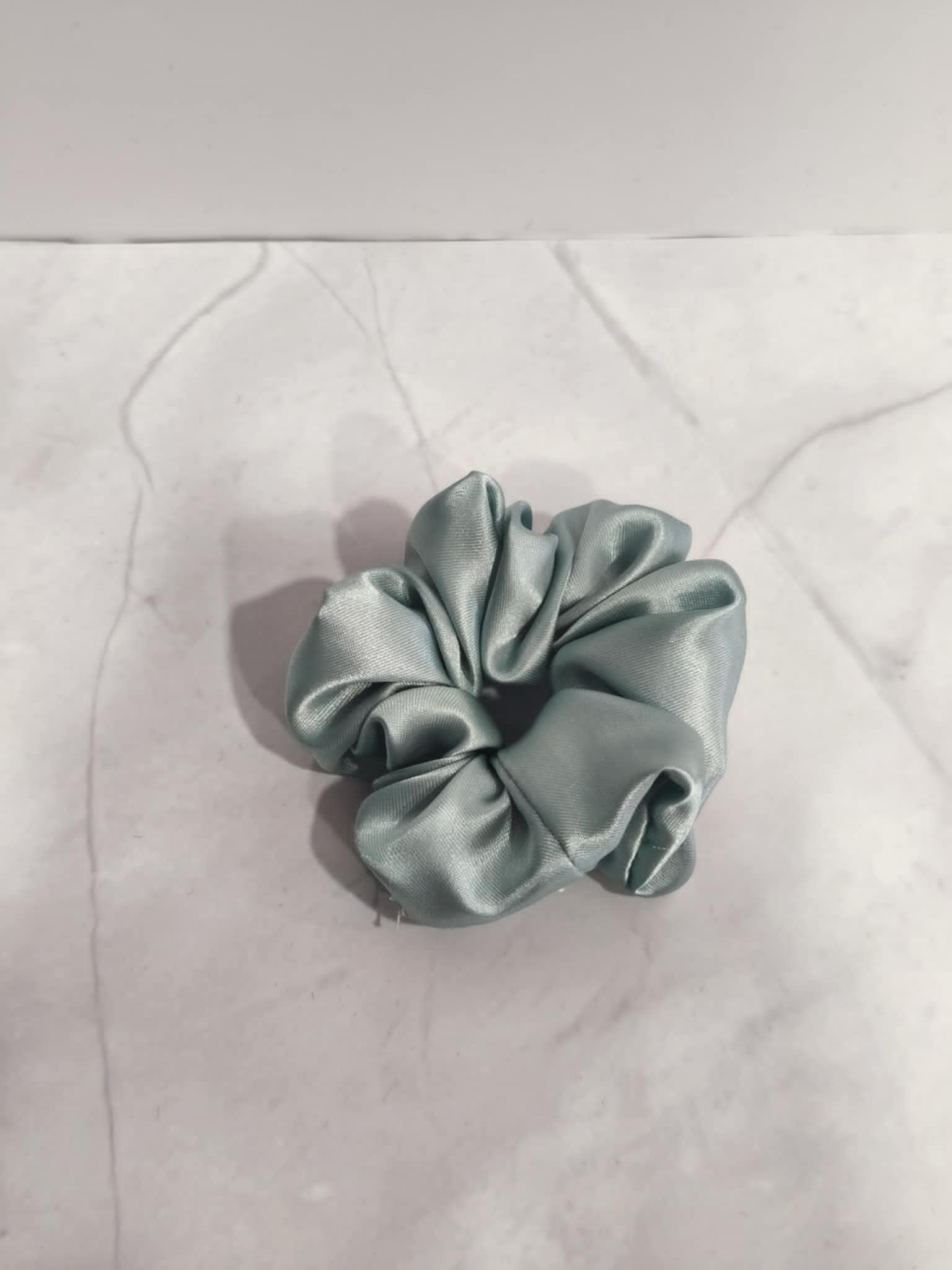 Σατέν mini Scrunchie Μαλλιών – Μέντα - Image 2