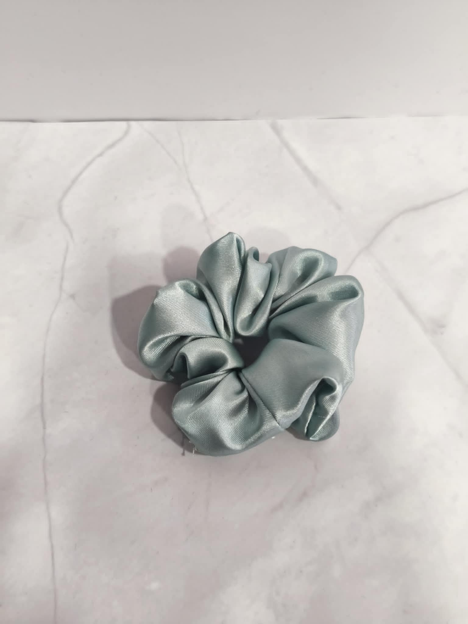 Σατέν mini Scrunchie Μαλλιών – Μέντα - Image 3