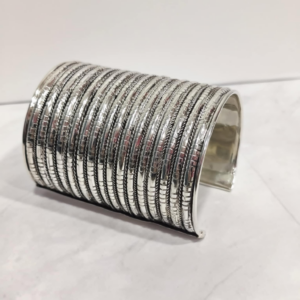 Φαρδύ cuff βραχιόλι από αλπακά