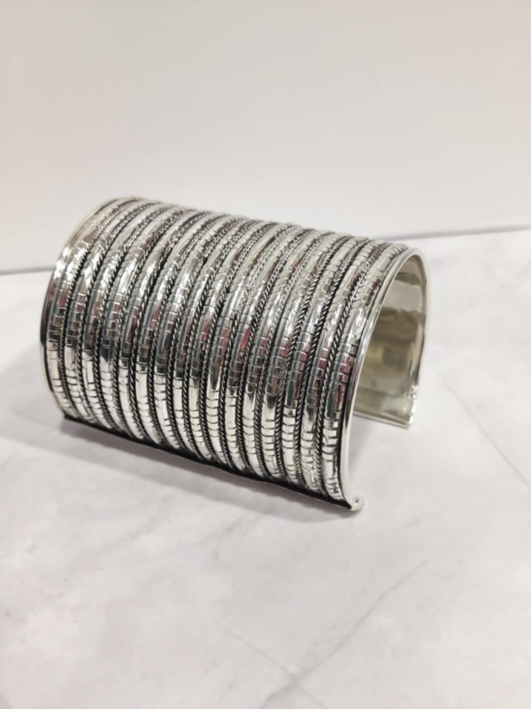 Φαρδύ cuff βραχιόλι από αλπακά