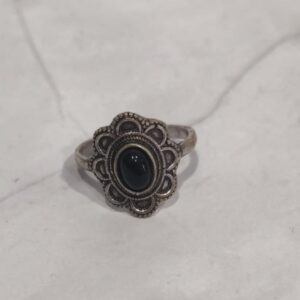 Χειροποίητο Δαχτυλίδι με Μαύρη Πέτρα & Vintage Σχέδιο