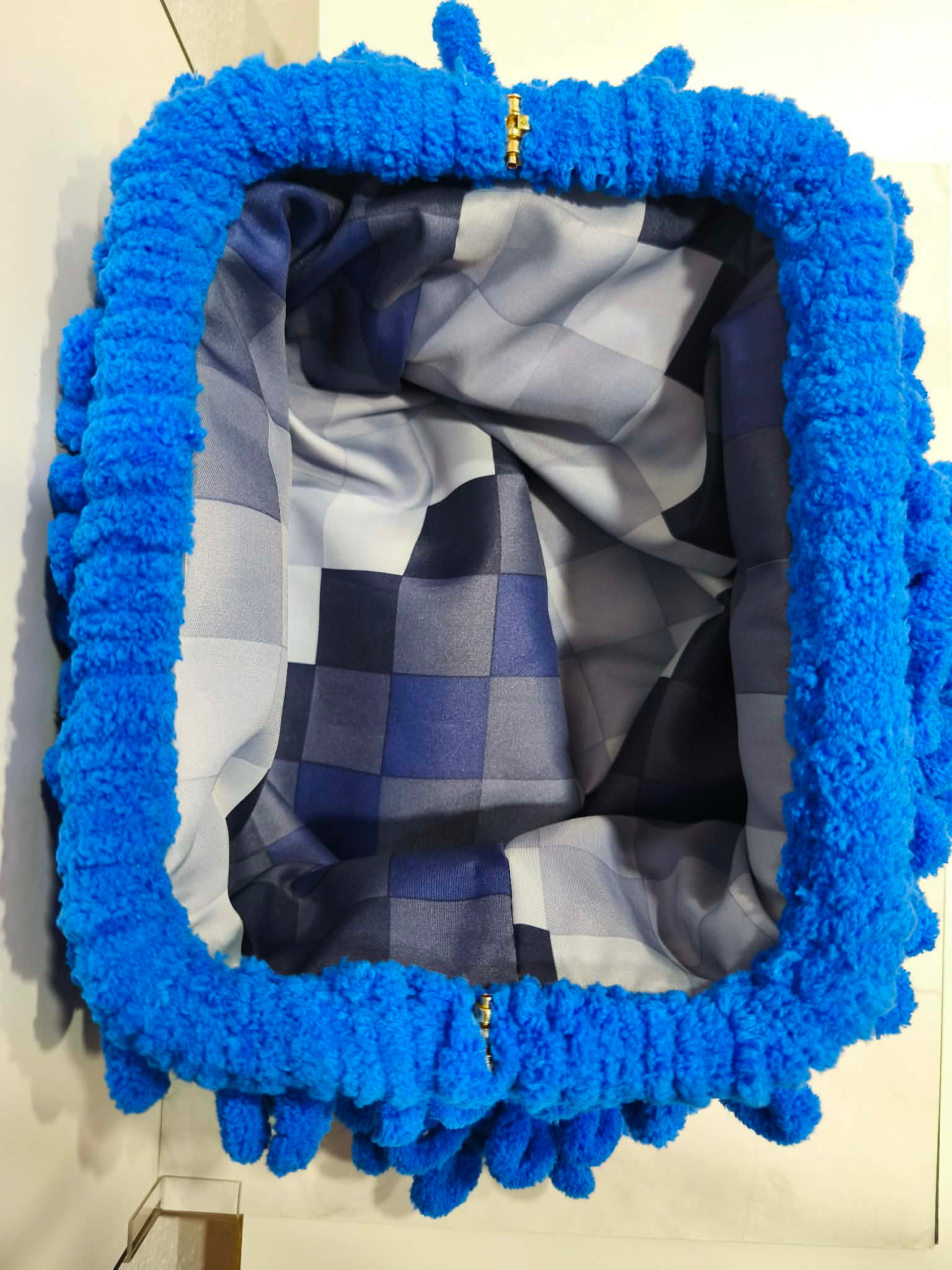 Χειροποίητη Πλεκτή Τσάντα Clutch με Φόδρα – Μπλε Ρουά - Image 3