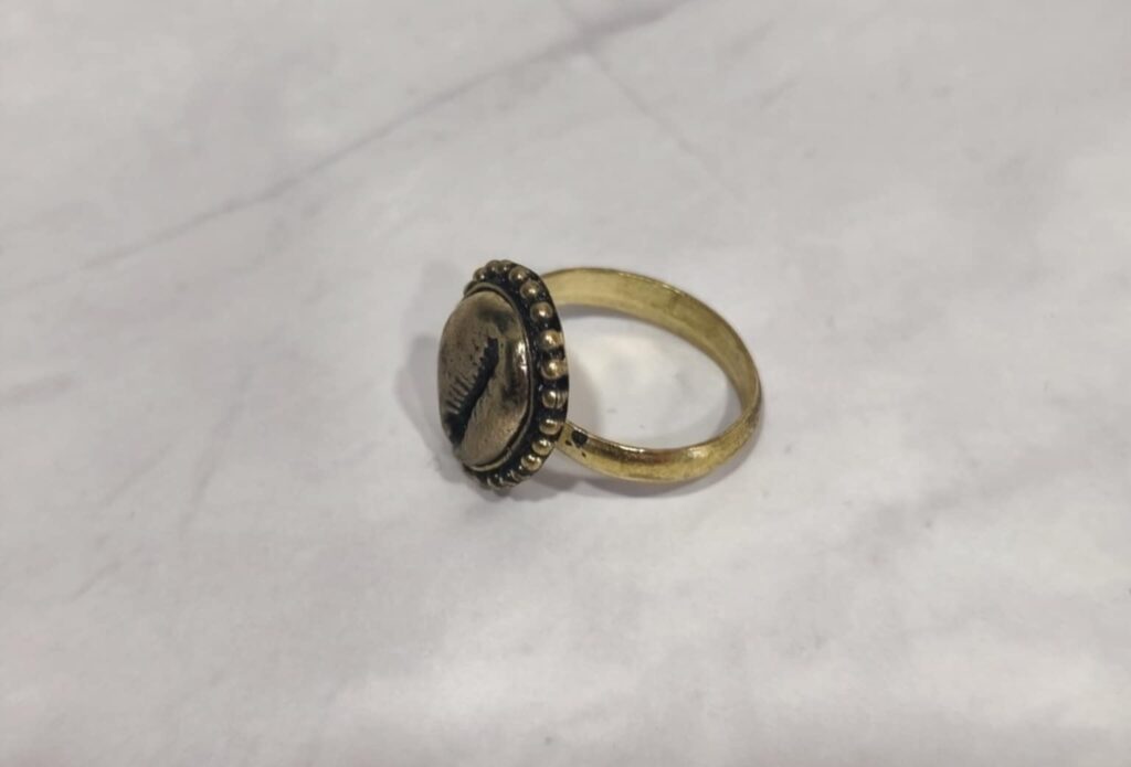 Χρυσό Δαχτυλίδι με Κοχύλι Cowrie