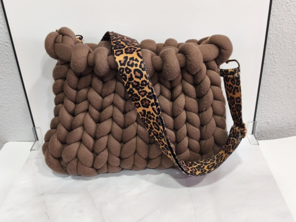 Χειροποίητη Πλεκτή Τσάντα Ώμου με Animal Print Ιμάντα – Καφέ